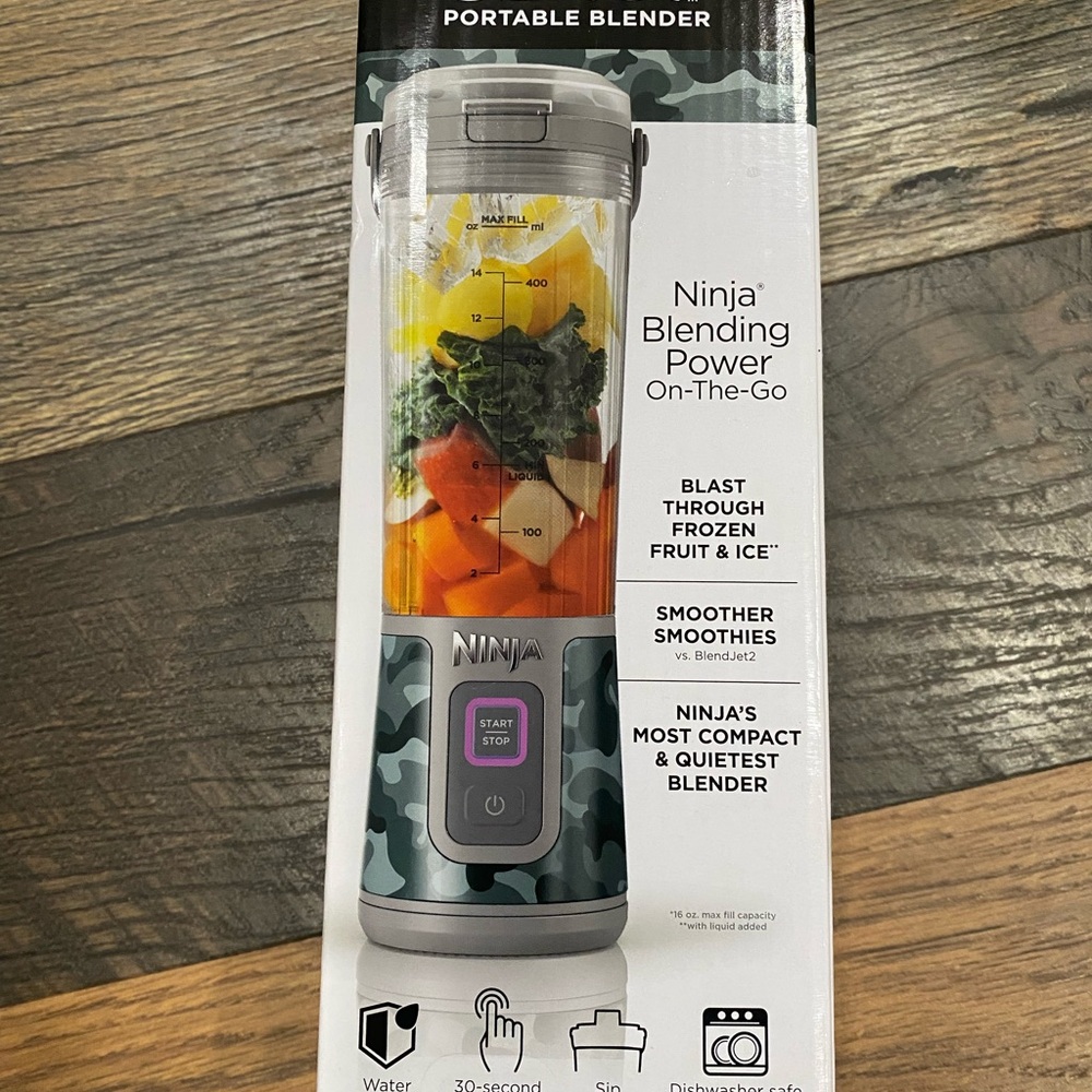 Ninja Portable Blender with Green and Gray Design